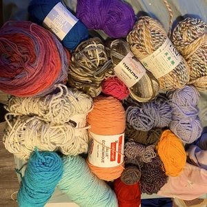 loops&threads, bernat, hobbii, michaels etc branded scrap yarn